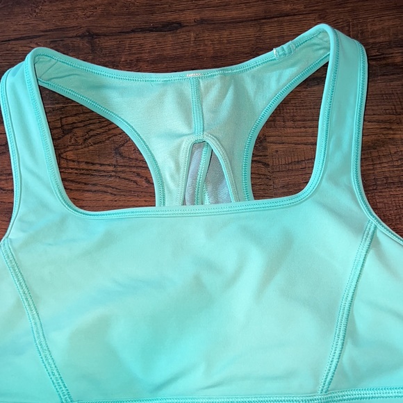 Lululemon sports bra size 8 - Picture 2 of 5